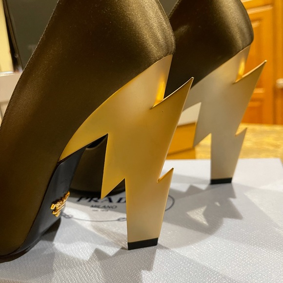 Nwt auth Prada satin green gold lightening heels sz 40 - Picture 3 of 4